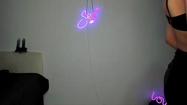 Snapshot of Bitch_Coin chatting on November 10, 4:28 pm Bitch Coin online show from November 10, 4:28 pm