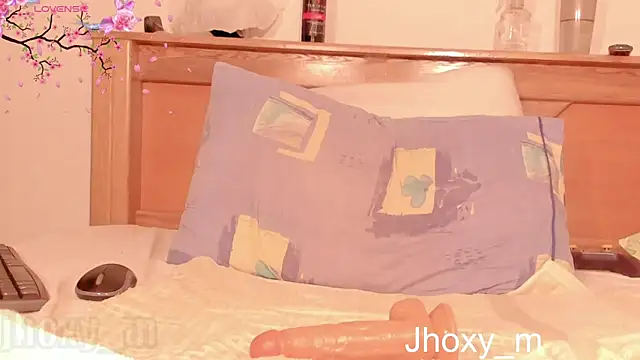 Snapshot of Jhoxy_M chatting on February 12, 3:07 am Jhoxy M online show from February 12, 3:07 am