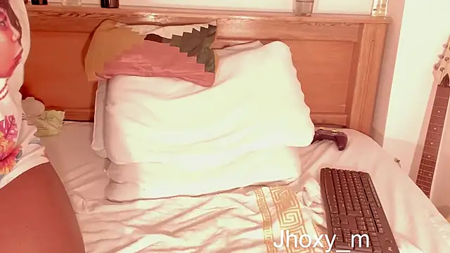 Snapshot of Jhoxy_M chatting on February 23, 8:06 am Jhoxy M online show from February 23, 8:06 am