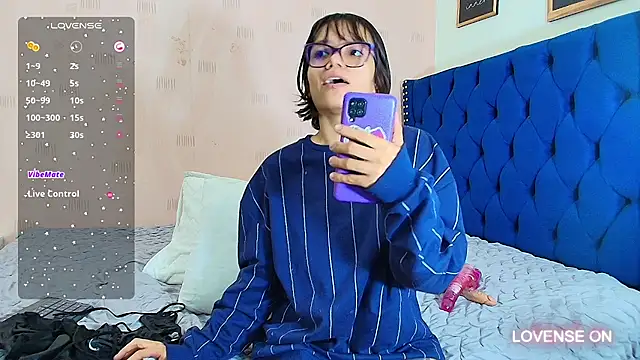 Snapshot of shybutdirtygirrll chatting on December 7, 12:24 pm shybutdirtygirrll online show from December 7, 12:24 pm