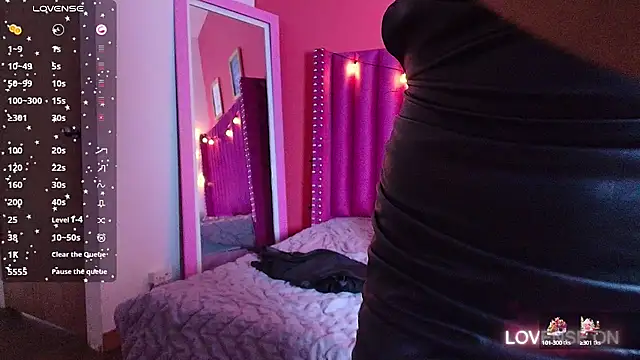 Snapshot of shybutdirtygirrll chatting on January 6, 12:46 pm shybutdirtygirrll online show from January 6, 12:46 pm