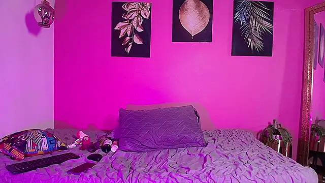 Snapshot of shybutdirtygirrll chatting on January 19, 12:28 pm shybutdirtygirrll online show from January 19, 12:28 pm