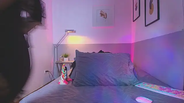 Snapshot of shybutdirtygirrll chatting on February 27, 3:15 pm shybutdirtygirrll online show from February 27, 3:15 pm