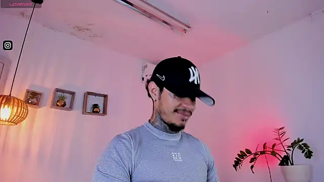 JordanSmiith  online show from January 27, 9:00 pm