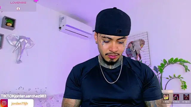 JordanSmiith  online show from April 1, 8:28 pm