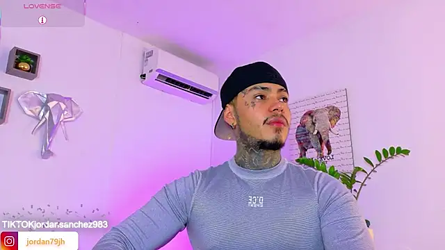 JordanSmiith  online show from May 22, 10:04 pm