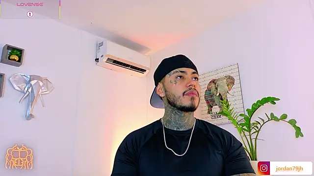 JordanSmiith  online show from July 11, 10:00 pm