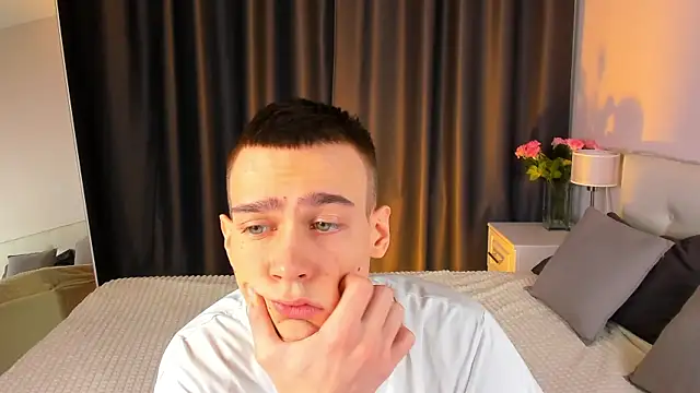 Snapshot of Kevin_Kesi chatting on February 2, 6:15 am Kevin Kesi online show from February 2, 6:15 am