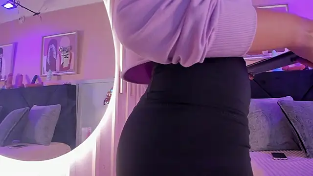 chloe watson  online show from February 6, 7:28 pm