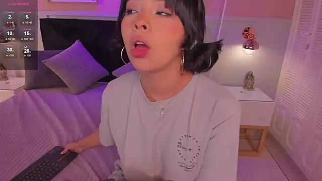 chloe watson  online show from April 16, 7:25 pm