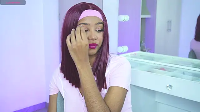 Snapshot of forever__young chatting on October 28, 3:47 pm forever young online show from October 28, 3:47 pm