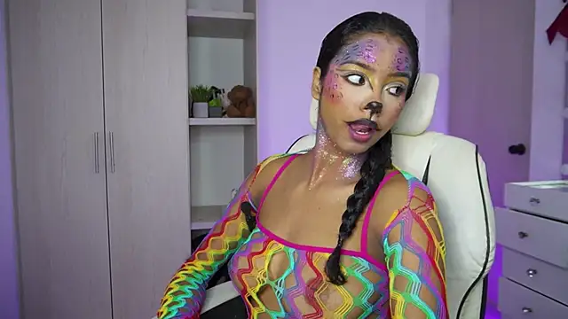 Snapshot of forever__young chatting on October 31, 4:52 pm forever young online show from October 31, 4:52 pm