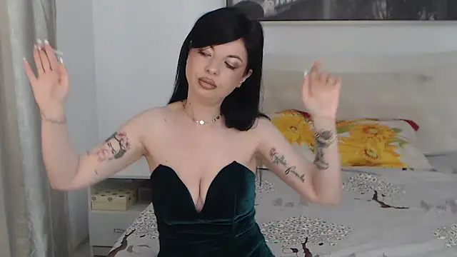 Snapshot of naughtymommy666 chatting on June 4, 1:17 pm naughtymommy666 online show from June 4, 1:17 pm