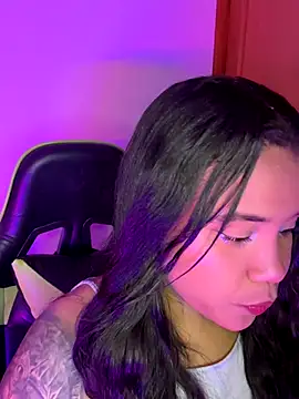 leila 22 online show from November 7, 6:35 am