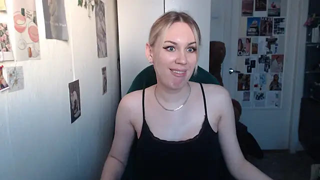 Snapshot of CapriScorpion chatting on February 7, 1:43 pm CapriScorpion online show from February 7, 1:43 pm