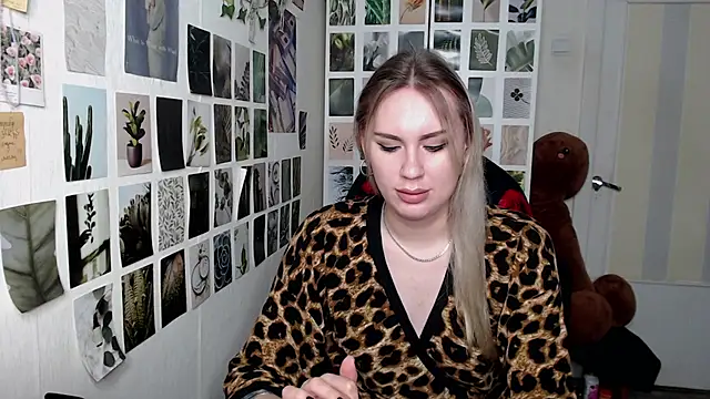 Snapshot of CapriScorpion chatting on September 14, 11:53 am CapriScorpion online show from September 14, 11:53 am