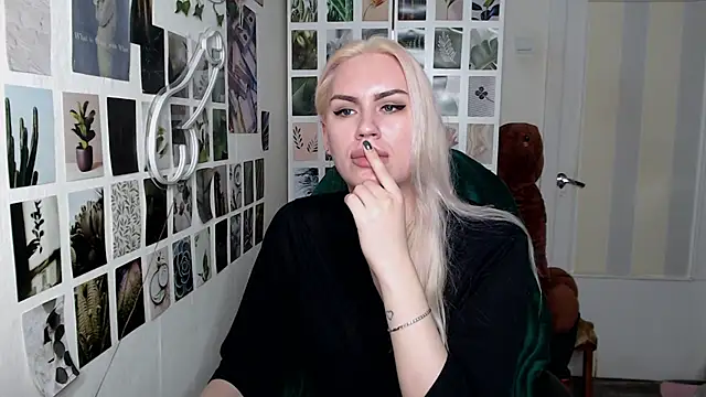 Snapshot of CapriScorpion chatting on October 6, 10:45 am CapriScorpion online show from October 6, 10:45 am