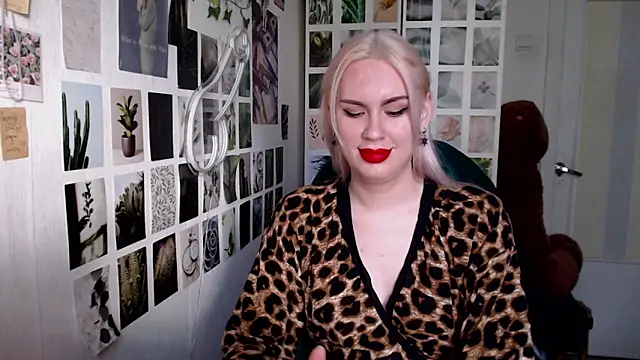 Snapshot of CapriScorpion chatting on October 8, 11:52 am CapriScorpion online show from October 8, 11:52 am