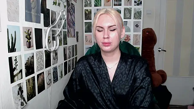 Snapshot of CapriScorpion chatting on October 15, 12:16 pm CapriScorpion online show from October 15, 12:16 pm