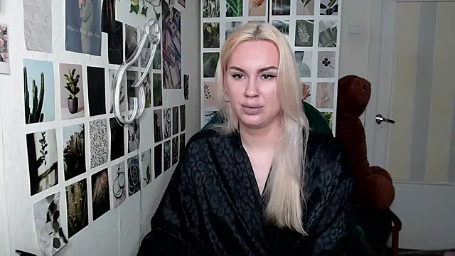 Snapshot of CapriScorpion chatting on October 23, 1:10 pm CapriScorpion online show from October 23, 1:10 pm