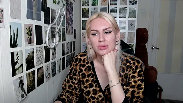 Snapshot of CapriScorpion chatting on November 17, 12:22 pm CapriScorpion online show from November 17, 12:22 pm