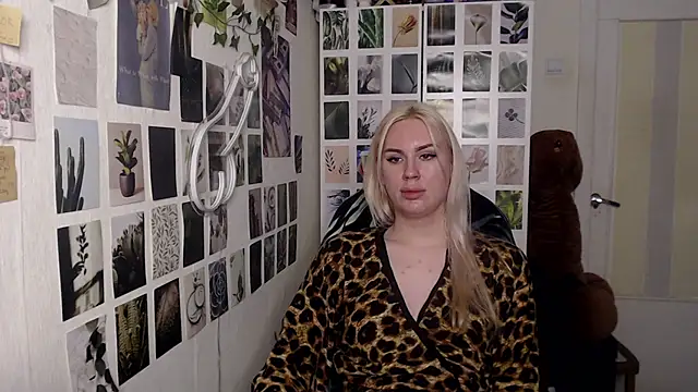 Snapshot of CapriScorpion chatting on November 18, 3:16 pm CapriScorpion online show from November 18, 3:16 pm