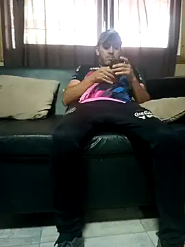 robertguada online show from April 13, 6:13 pm