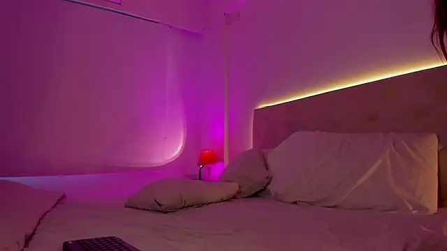 alaskavenom  online show from December 4, 10:40 pm