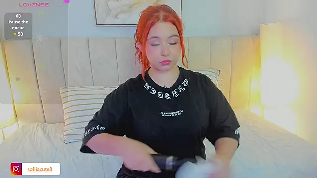 Snapshot of Atenea_cuteee chatting on December 4, 2:10 am Atenea cuteee online show from December 4, 2:10 am