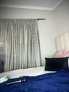 Bustygoddess32 online show from December 19, 10:50 pm