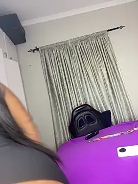 Bustygoddess32 online show from July 17, 11:31 pm