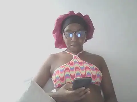 Snapshot of Sexxybella27 chatting on April 19, 12:04 pm Sexxybella27 online show from April 19, 12:04 pm