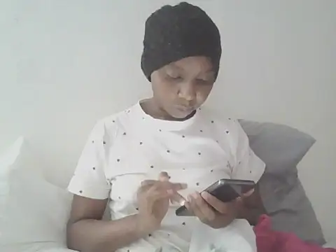 Snapshot of Sexxybella27 chatting on May 10, 1:49 pm Sexxybella27 online show from May 10, 1:49 pm