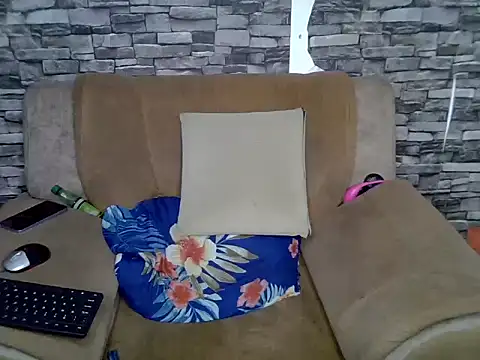 Snapshot of Naughtyy_xx chatting on April 23, 3:58 pm Naughtyy xx online show from April 23, 3:58 pm