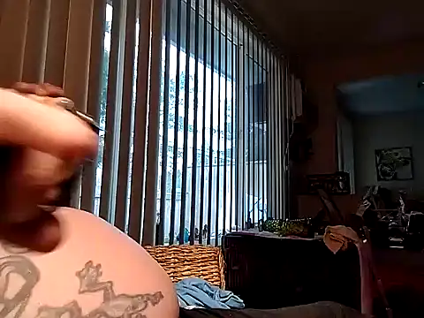 Snapshot of fukurbutt chatting on December 3, 4:17 pm fukurbutt online show from December 3, 4:17 pm