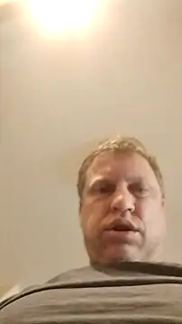 Snapshot of fukurbutt chatting on October 29, 9:27 pm fukurbutt online show from October 29, 9:27 pm