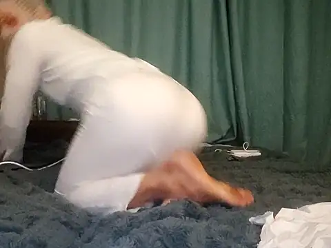 Snapshot of BigAssKi chatting on September 28, 10:37 pm BigAssKi online show from September 28, 10:37 pm