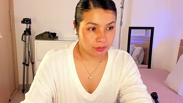 Snapshot of miaa_daniels chatting on June 8, 2:23 am miaa daniels online show from June 8, 2:23 am
