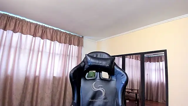 maylin yung online show from November 17, 12:22 pm