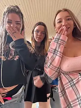 RollingGirls online show from March 29, 1:11 pm