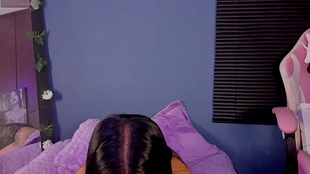 Snapshot of Alaia_Asuka chatting on December 13, 12:31 am Alaia Asuka online show from December 13, 12:31 am