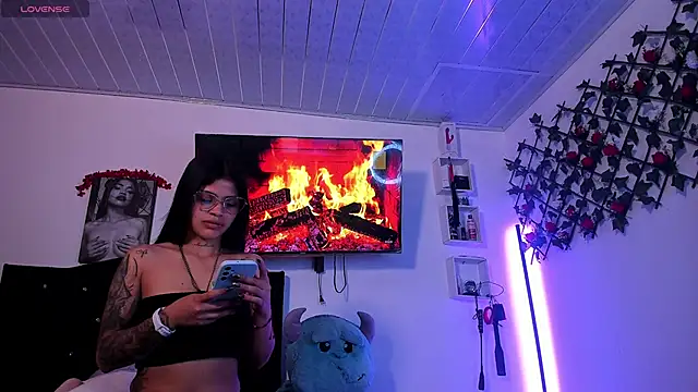 Snapshot of Alaia_Asuka chatting on September 24, 12:36 am Alaia Asuka online show from September 24, 12:36 am