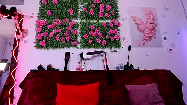 Snapshot of Alaia_Asuka chatting on October 13, 9:15 pm Alaia Asuka online show from October 13, 9:15 pm