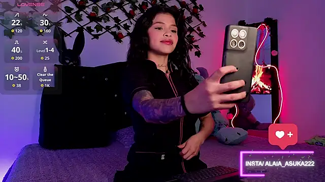 Snapshot of Alaia_Asuka chatting on November 21, 12:43 am Alaia Asuka online show from November 21, 12:43 am