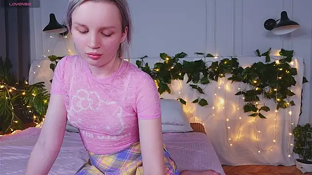 Beatrica Klein online show from March 9, 5:39 pm
