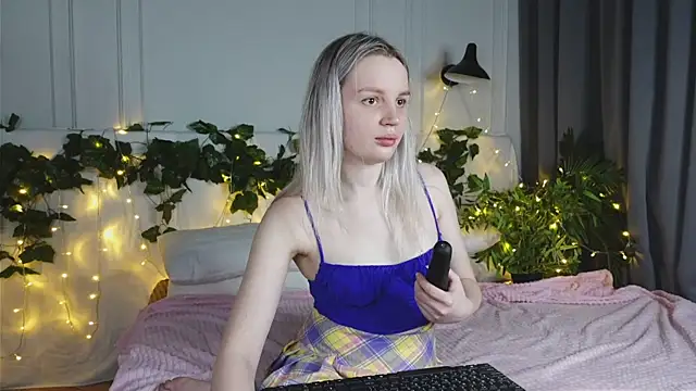 Beatrica Klein online show from March 15, 3:48 pm
