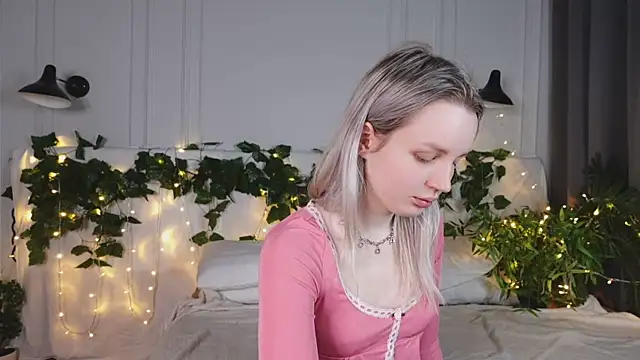 Beatrica Klein online show from March 16, 1:49 pm