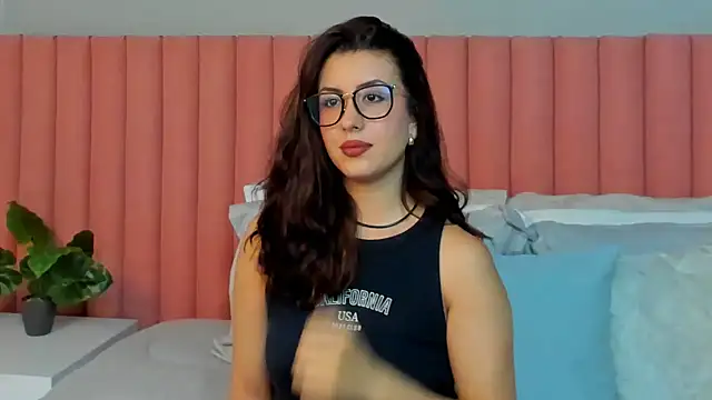 EmaSaenz online show from April 4, 9:12 pm