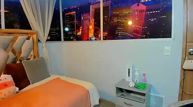 Snapshot of Kendall_Sophy chatting on January 27, 7:35 pm Kendall Sophy online show from January 27, 7:35 pm