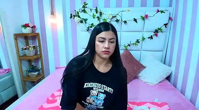 Snapshot of Kendall_Sophy chatting on March 18, 4:26 pm Kendall Sophy online show from March 18, 4:26 pm